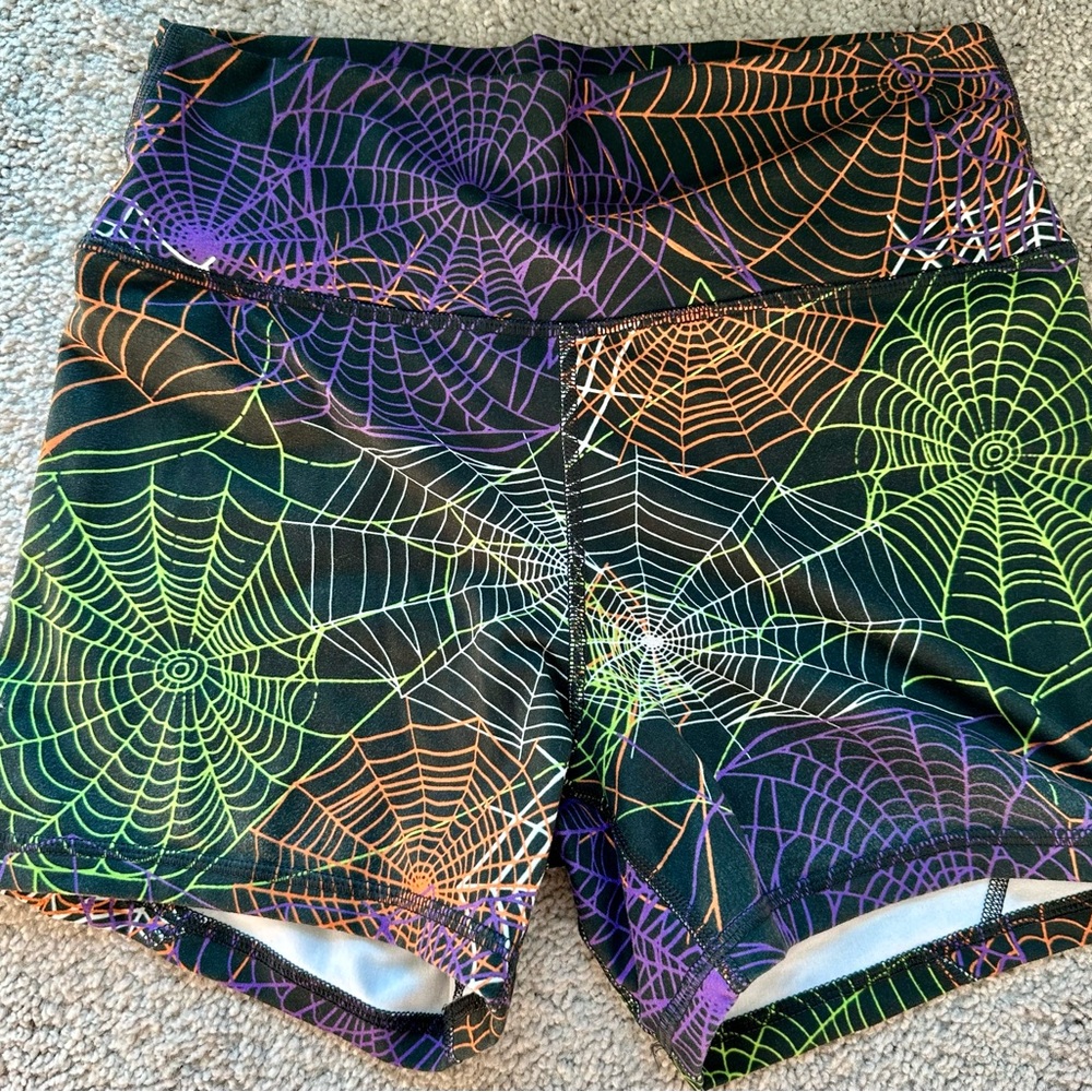 L FLEO shorts